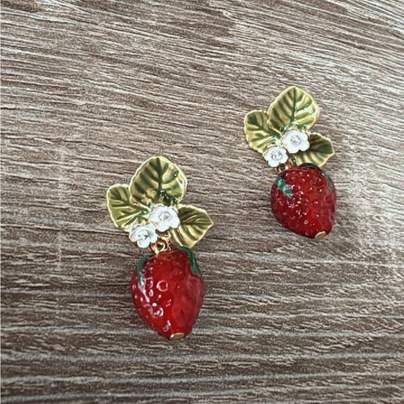 Strawberry earrings A654 - Picture 3 of 5